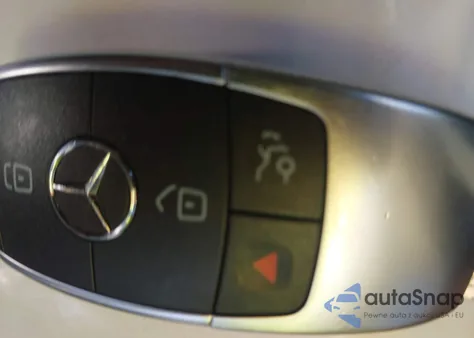 2020 Mercedes-Benz C 300 z USA, uszkodzony, nr VIN WDDWF8DB2LR534805